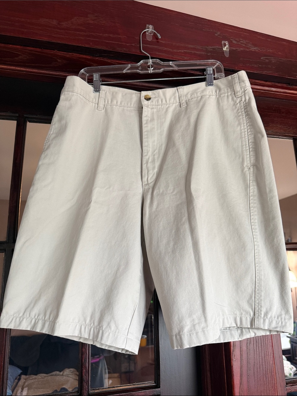 Eddie Bauer Men's Cream Flat-Front Shorts